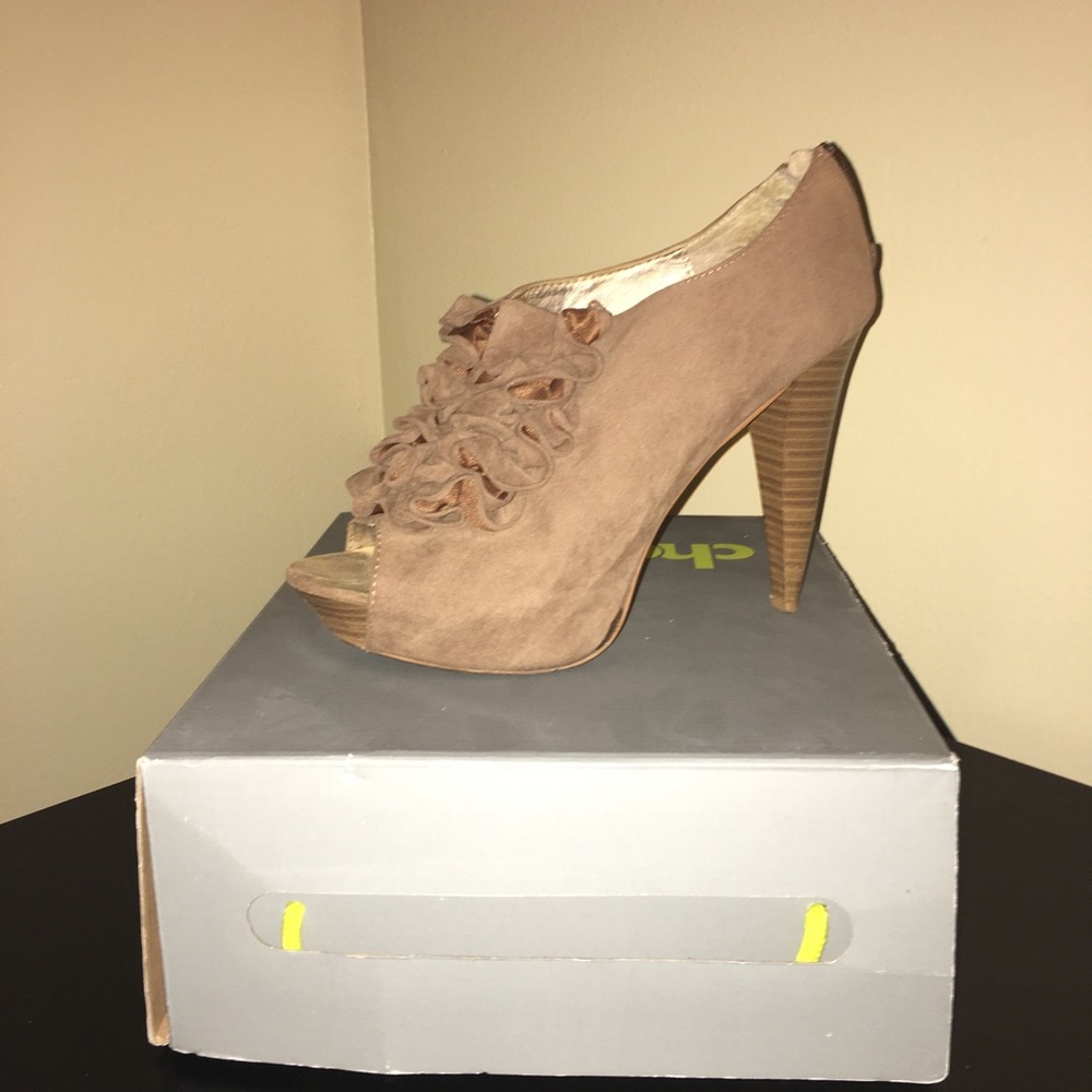 Ruffle high heels